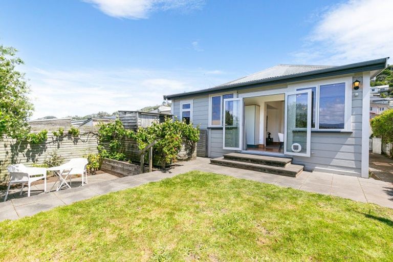 Photo of property in 59 Queens Drive, Lyall Bay, Wellington, 6022