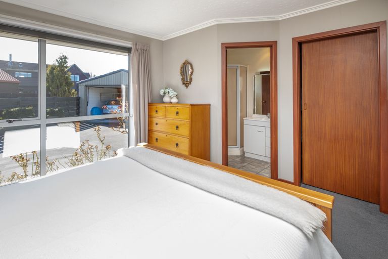 Photo of property in 11 Goya Place, Bishopdale, Christchurch, 8051