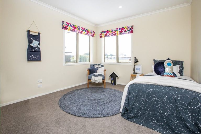 Photo of property in 5 Austin Reid Avenue, Carterton, 5713