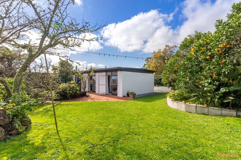 Photo of property in 2/10 Rodney Road, Northcote Point, Auckland, 0627