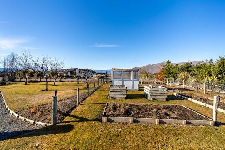 Photo of property in 16 Matukituki Crescent, Twizel, 7901