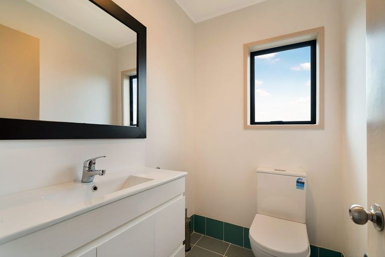 Photo of property in 12 Palmer Avenue, Glen Eden, Auckland, 0602