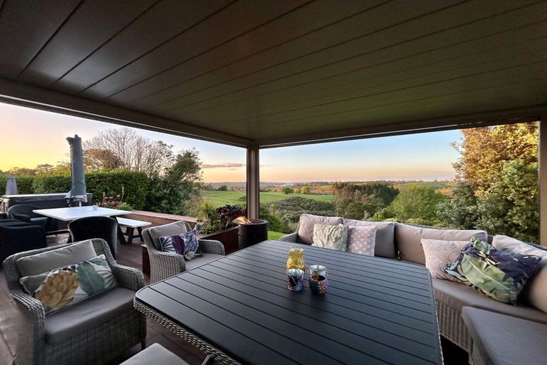 Photo of property in 124 Trig Road, Whitford, Howick, 2571