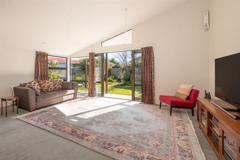 Photo of property in 32a Farquhars Road, Redwood, Christchurch, 8051