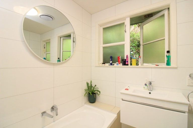 Photo of property in 28 Arapiko Street, Johnsonville, Wellington, 6037