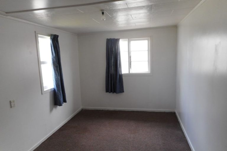 Photo of property in 2 Waimana Road, Conifer Grove, Takanini, 2112