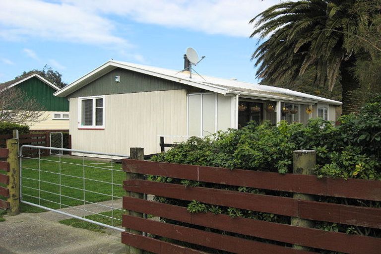 Photo of property in 39 Parenga Street, Wainuiomata, Lower Hutt, 5014