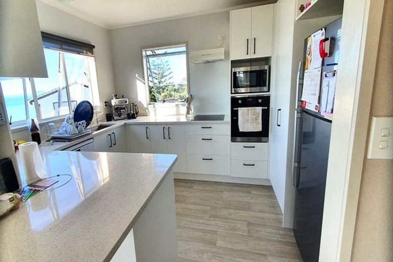 Photo of property in 50 Wade River Road, Stanmore Bay, Whangaparaoa, 0932