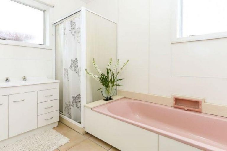 Photo of property in 60a Waimumu Road, Massey, Auckland, 0614