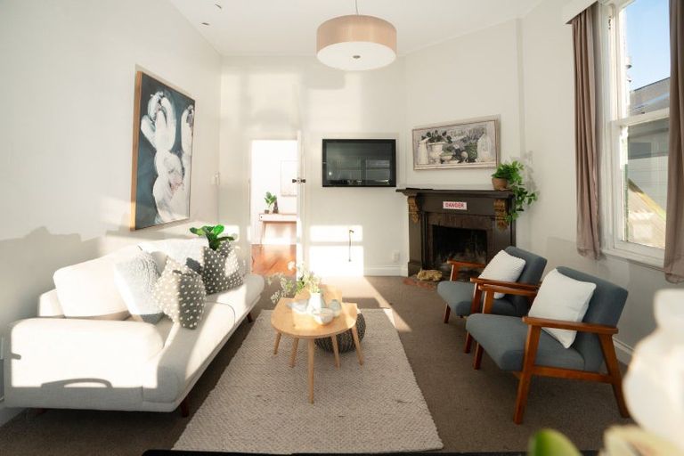 Photo of property in 8 Shannon Street, Mount Victoria, Wellington, 6011