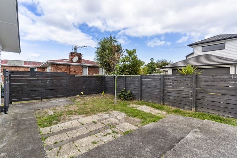 Photo of property in 55 Larnoch Road, Henderson, Auckland, 0610