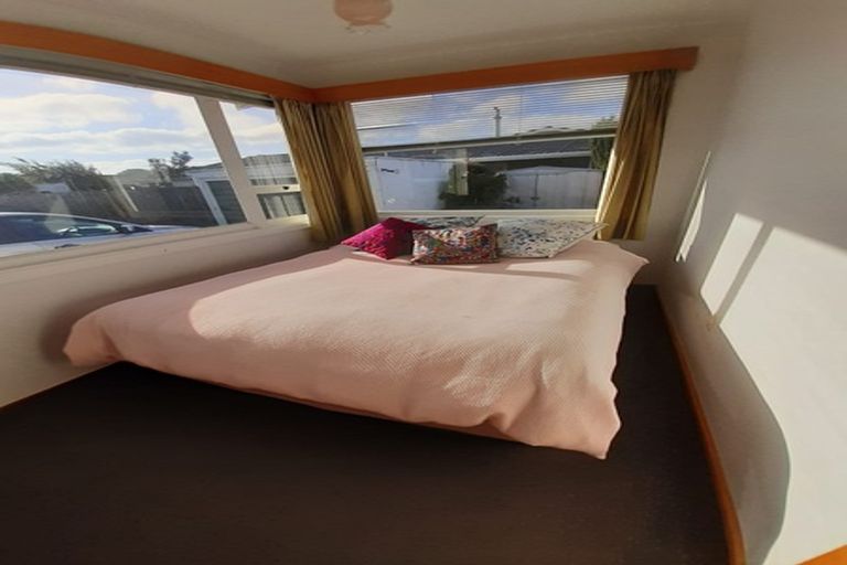 Photo of property in 2/23 Prestons Road, Redwood, Christchurch, 8051