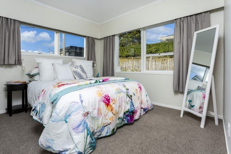 Photo of property in 1/8 Kaipatiki Road, Glenfield, Auckland, 0629