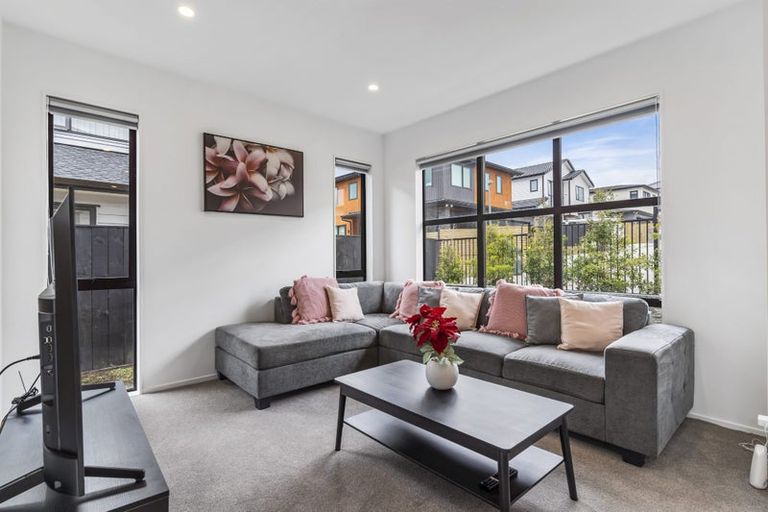 Photo of property in 10 Huaota Place, Botany Downs, Auckland, 2010