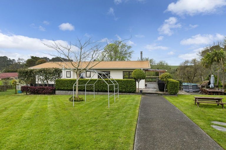 Photo of property in 1187 Peak Road, Helensville, 0875