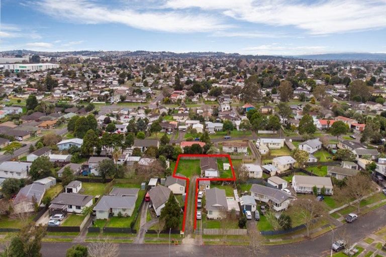 Photo of property in 12 Stoll Place, Clendon Park, Auckland, 2103