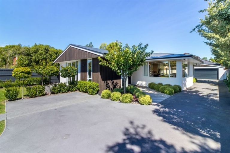 Photo of property in 43 Waiwetu Street, Fendalton, Christchurch, 8052
