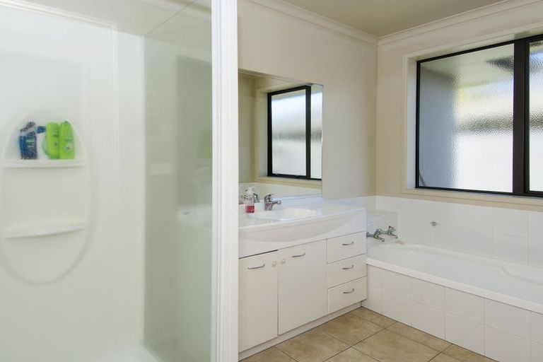 Photo of property in 10 Beachmere Place, Papamoa Beach, Papamoa, 3118