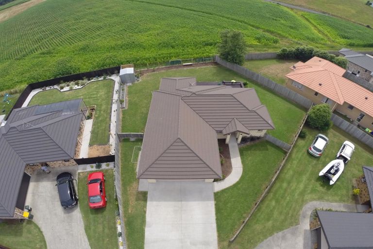 Photo of property in 24 Breaker Grove, Waiuku, 2123