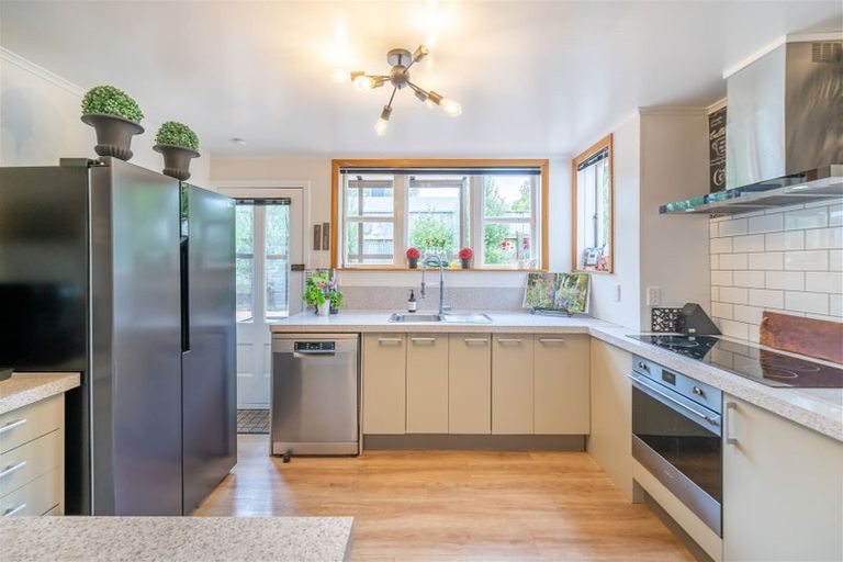 Photo of property in 26 Tuatoru Street, Eastbourne, Lower Hutt, 5013