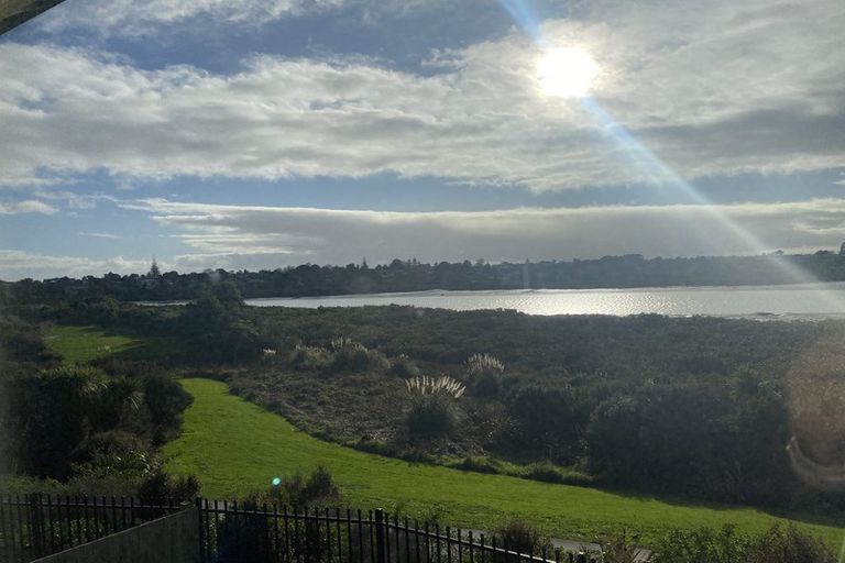 Photo of property in 7 Iwinuku Crescent, Wattle Downs, Auckland, 2103