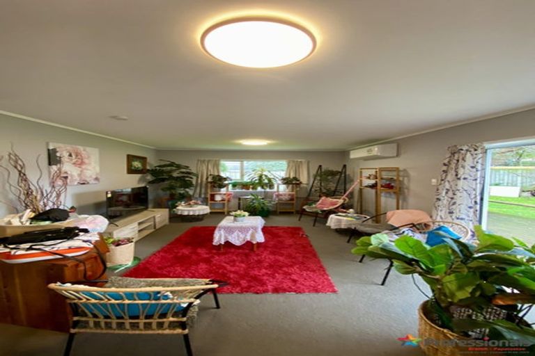 Photo of property in 121 Mahia Road, Wattle Downs, Auckland, 2103