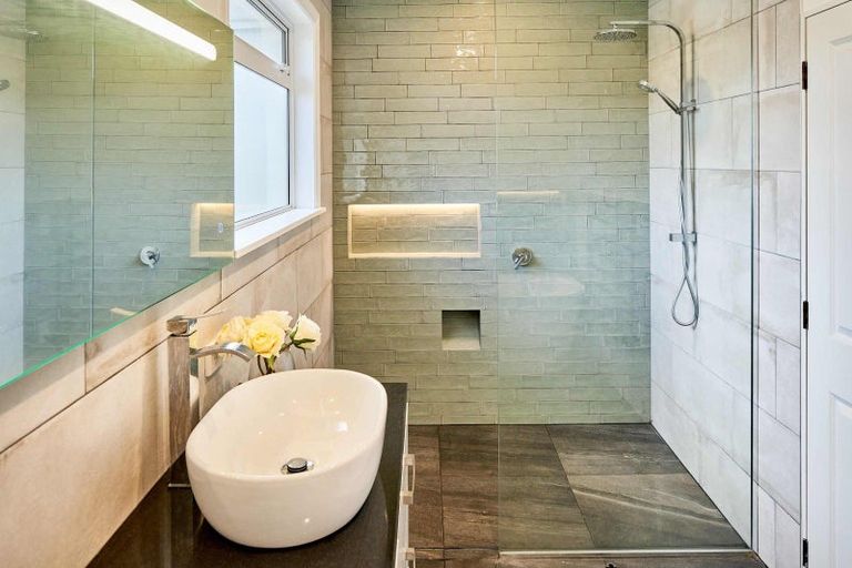 Photo of property in 14 Mana Esplanade, Paremata, Porirua, 5026