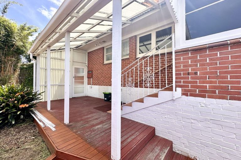 Photo of property in 19 Fairlea Road, Te Atatu South, Auckland, 0610