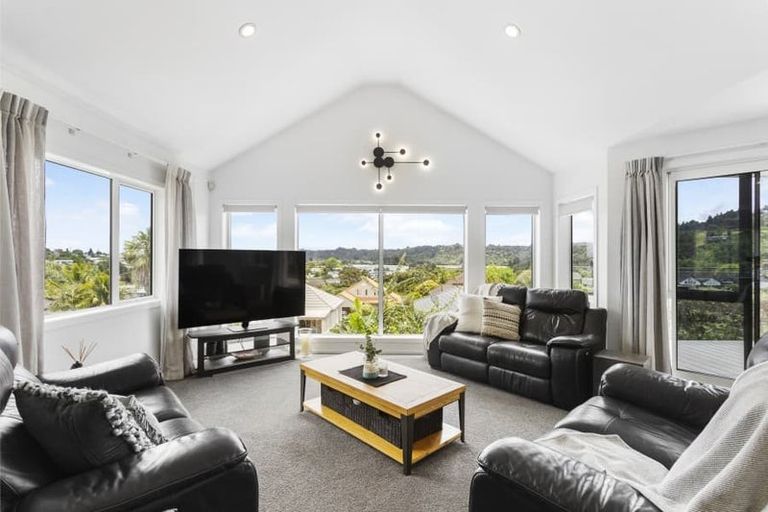 Photo of property in 6 Stephanie Close, Glenfield, Auckland, 0629