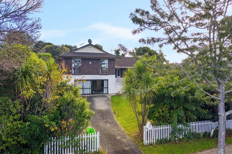 Photo of property in 3 Mirrabooka Avenue, Botany Downs, Auckland, 2010