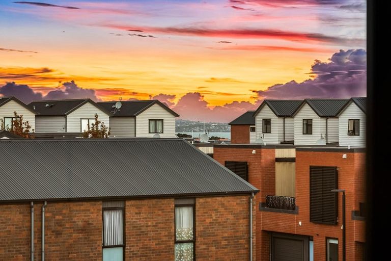 Photo of property in 3/20 Kerewhenua Crescent, Hobsonville, 0616