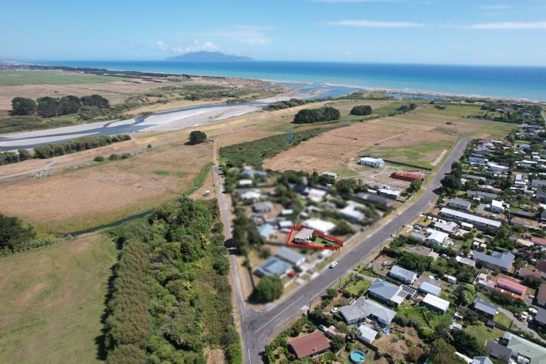 Photo of property in 39 Kiharoa Street, Otaki Beach, Otaki, 5512