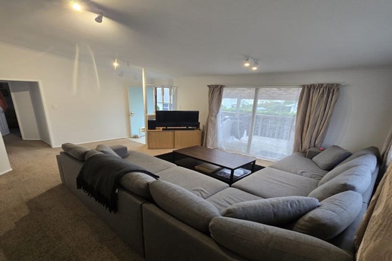 Photo of property in 12 Ranch Avenue, Beach Haven, Auckland, 0626