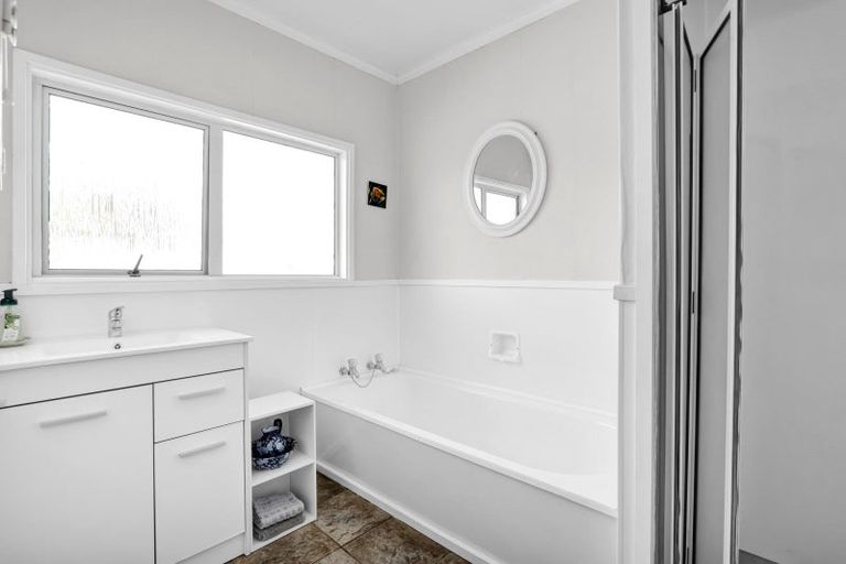 Photo of property in 2 Turuturu Road, Hawera, 4610