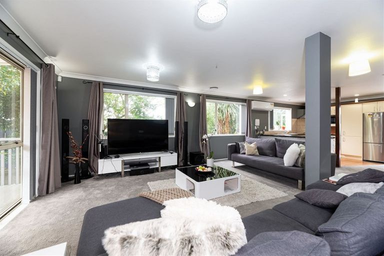 Photo of property in 1/137 Te Atatu Road, Te Atatu South, Auckland, 0610