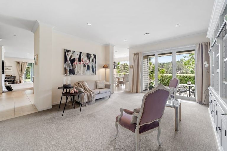 Photo of property in 35 Hobbs Road, Matakatia, Whangaparaoa, 0930