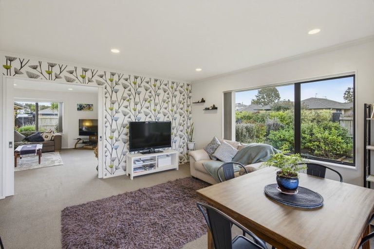 Photo of property in 20 Gandalf Crescent, Paraparaumu, 5032