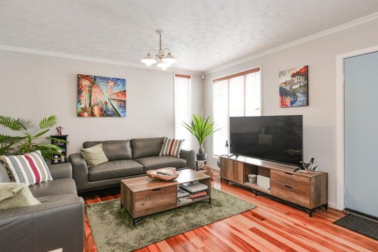 Photo of property in 2/409-411 Lyndon Road East, Hastings, 4122