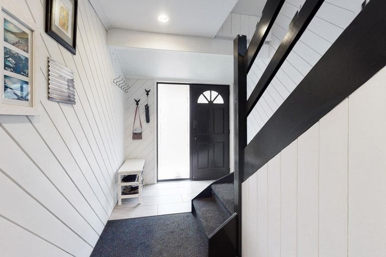 Photo of property in 1/117 Daffodil Street, Titirangi, Auckland, 0604