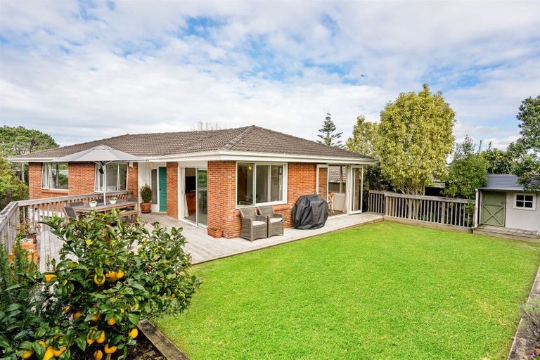 Photo of property in 41 Woodstock Road, Forrest Hill, Auckland, 0620
