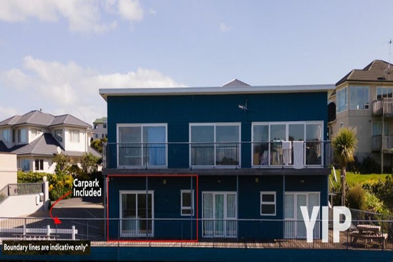 Photo of property in 41a Tamworth Crescent, Newlands, Wellington, 6037