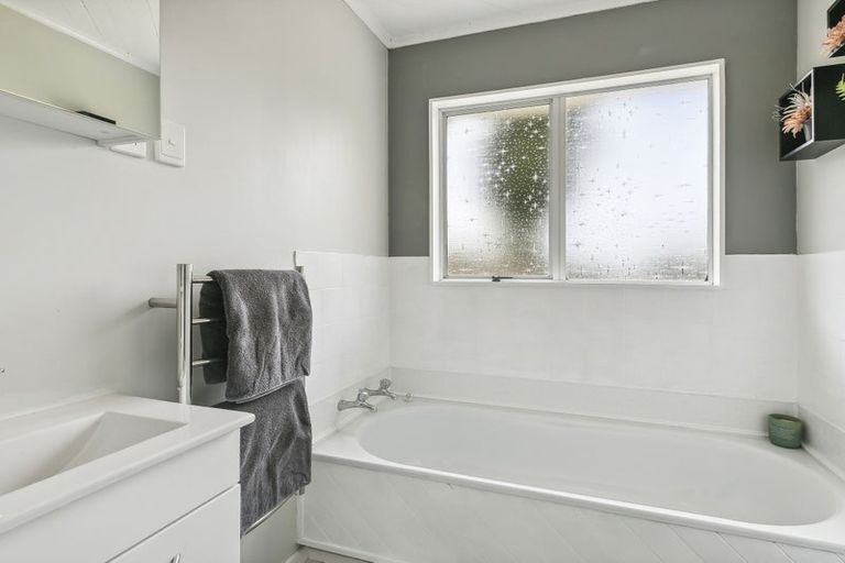 Photo of property in 30 Lupin Terrace, Tawa, Wellington, 5028