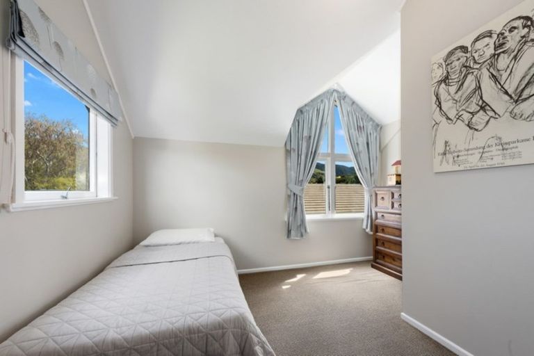 Photo of property in 15 Whirinaki Crescent, Heretaunga, Upper Hutt, 5018