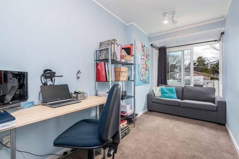 Photo of property in 4 Birman Close, Half Moon Bay, Auckland, 2012