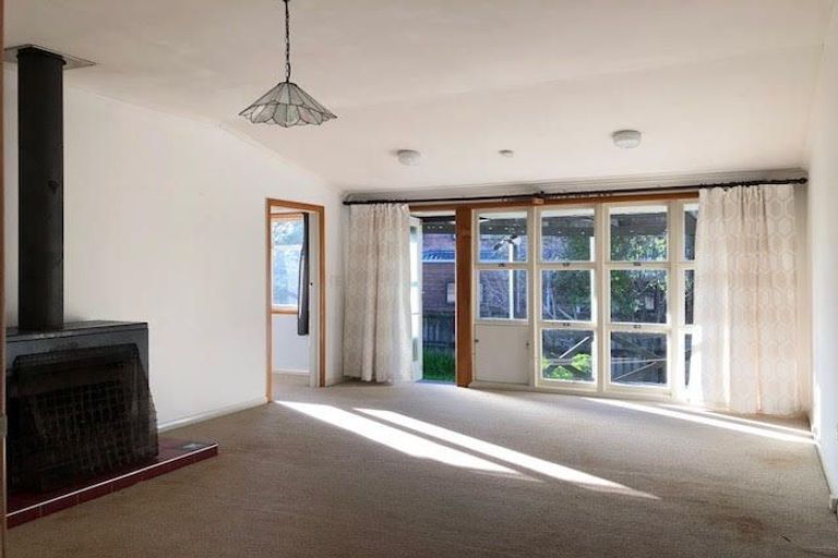 Photo of property in 18 Raphael Place, West Harbour, Auckland, 0618
