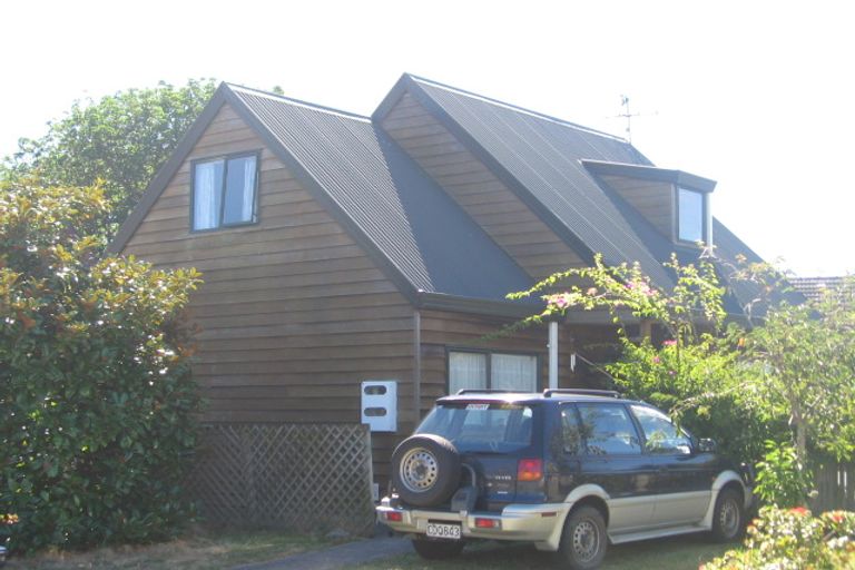 Photo of property in 4 Caspian Close, New Lynn, Auckland, 0600
