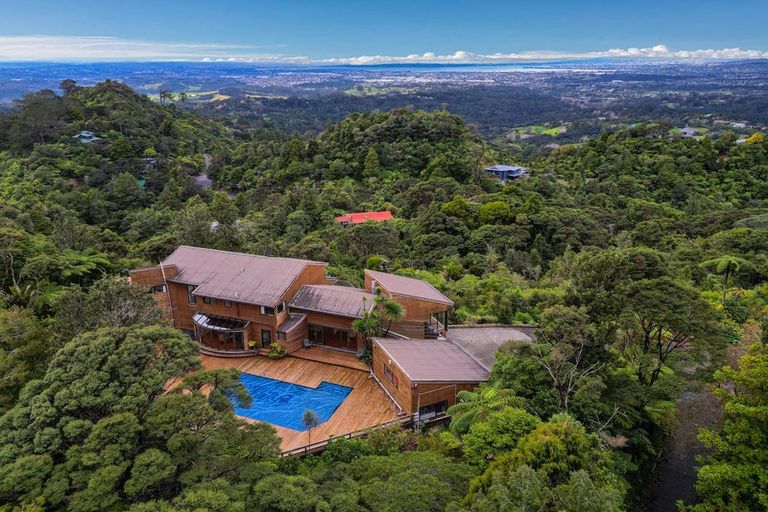 Photo of property in 922 West Coast Road, Waiatarua, Auckland, 0604