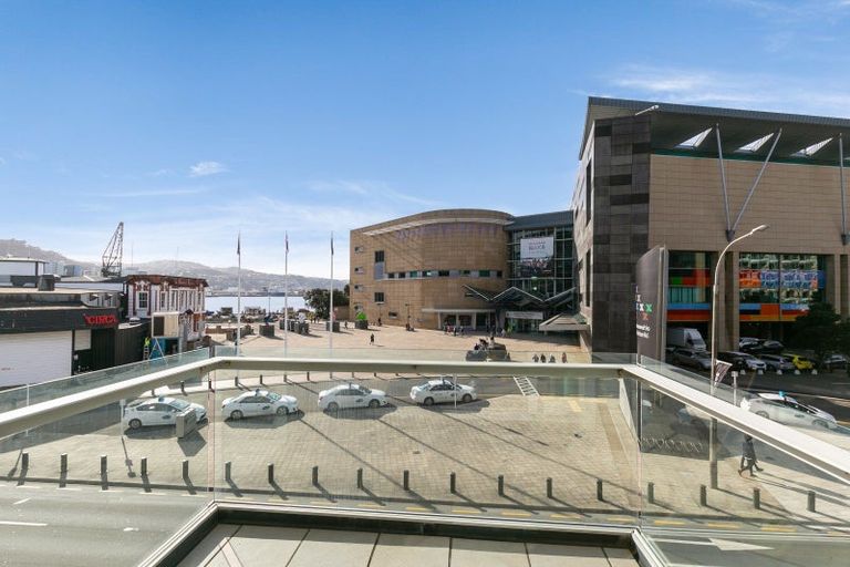 Photo of property in Portal Apartments, 2e/42 Cable Street, Te Aro, Wellington, 6011