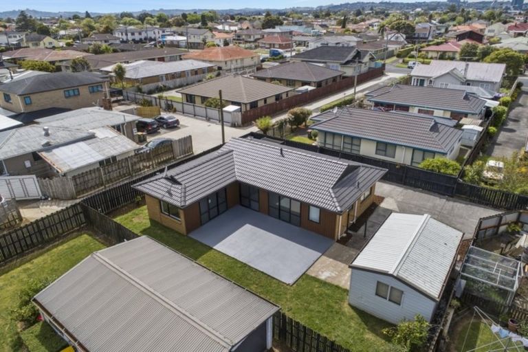 Photo of property in 2/18 Maunu Road, Papatoetoe, Auckland, 2025