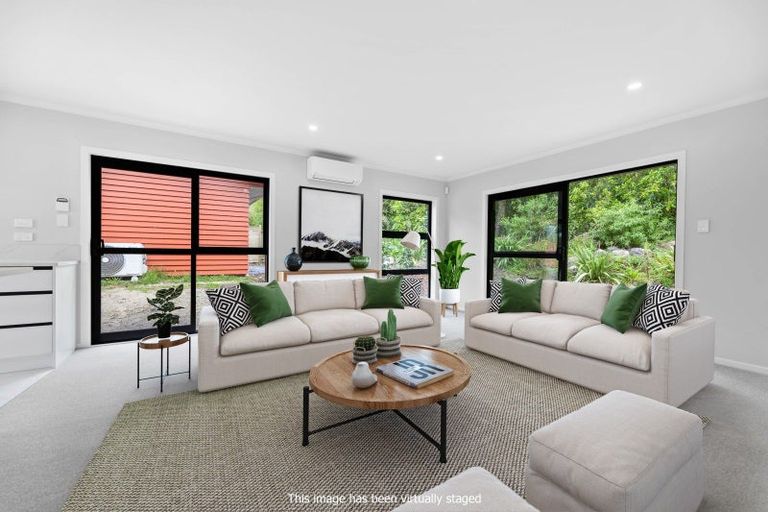 Photo of property in 9 Winnie Close, Acacia Bay, Taupo, 3330